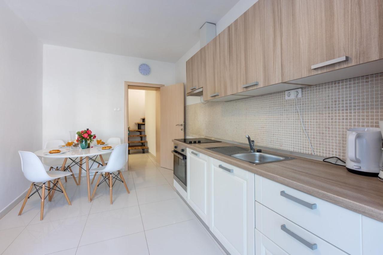 Apartment Robert Crikvenica Exterior photo